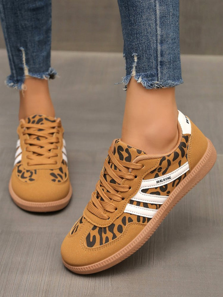 Damen Retro-Sneaker mit Veloursleder-Optik, gepolstertem Komfortfußbett und profilierter Gummilaufsohle Mune Fashion
