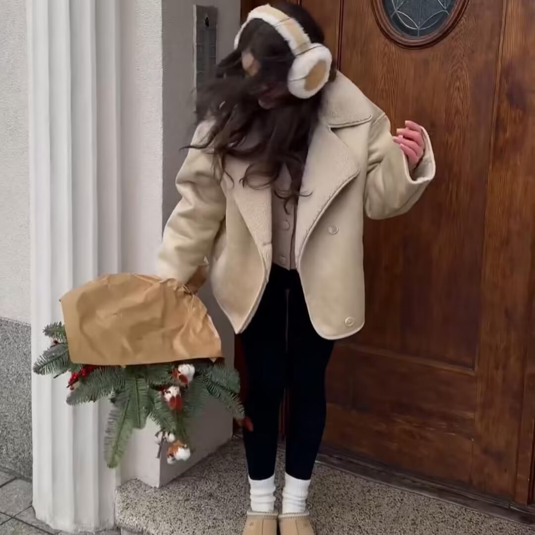 Women's Boxy Jacket made of Faux Shearling with large Teddy Collar and Side Pockets Mune Fashion