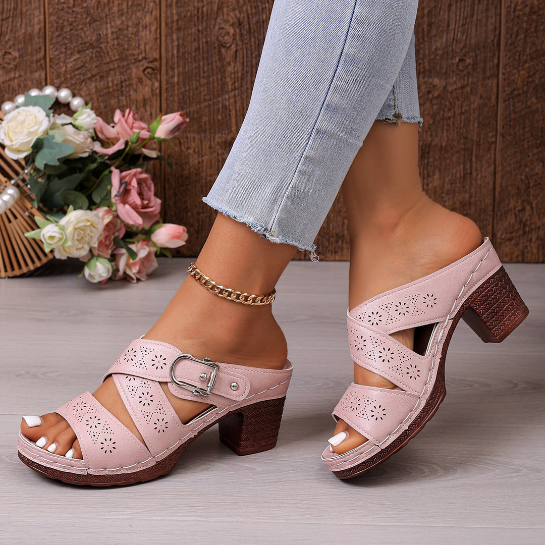Women's sandals with mid-height block heel, perforated upper material and adjustable buckle Mune Fashion