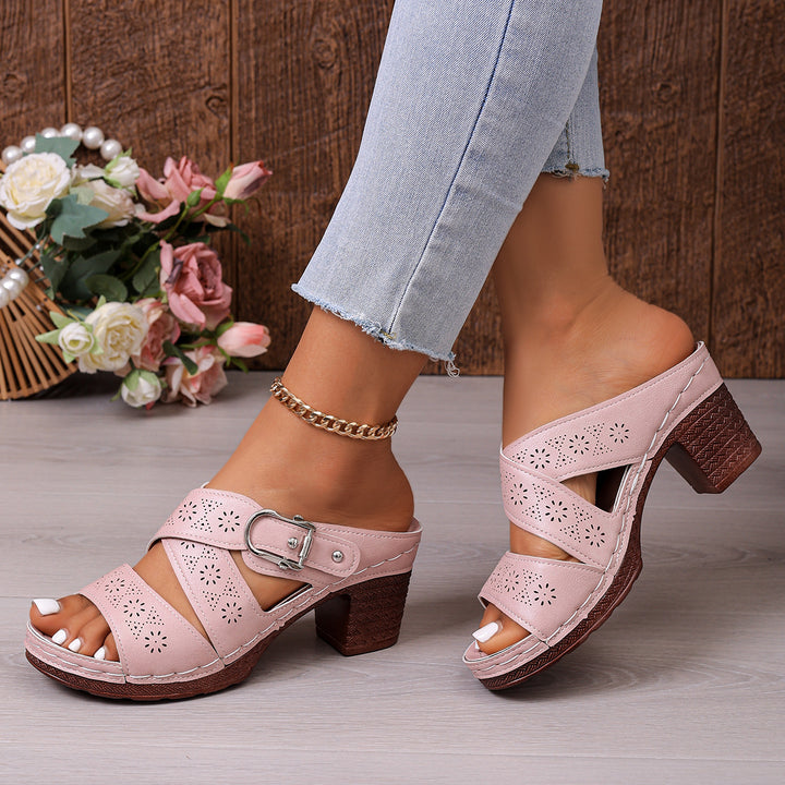 Women's sandals with mid-height block heel, perforated upper material and adjustable buckle Mune Fashion