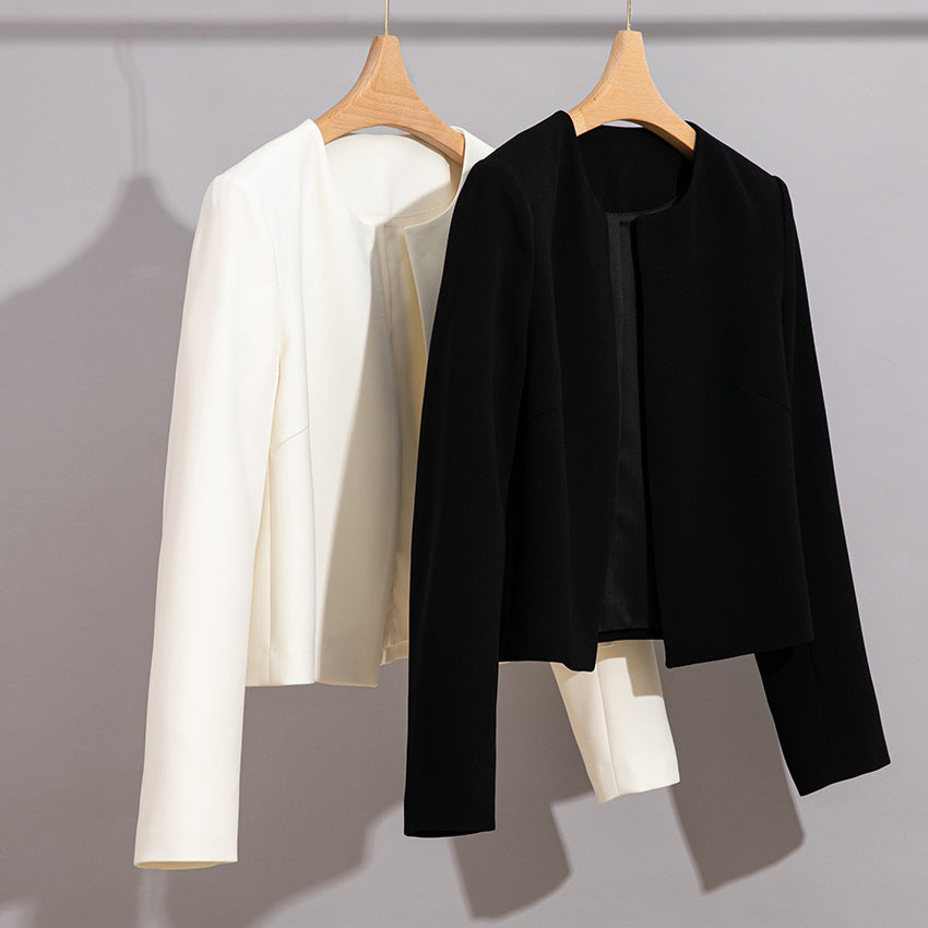 Women's Collarless Short Blazer with Concealed Front Placket and Slightly Tapered Silhouette Mune Fashion