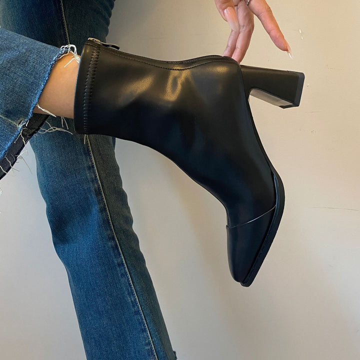 Ladies ankle boots with seamless shaft and sculptural block heel Mune Fashion