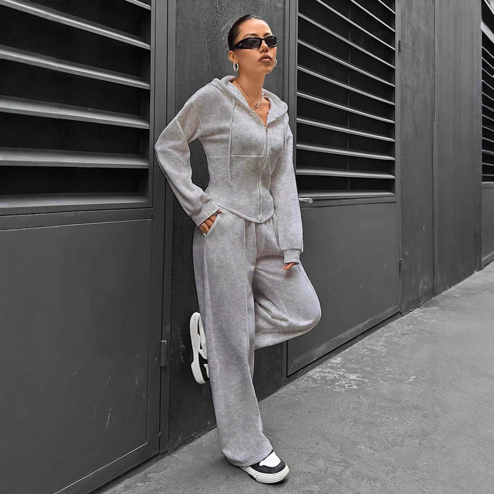 Women’s loungewear set with fitted hooded jacket and loose fleece jogging pants Mune Fashion