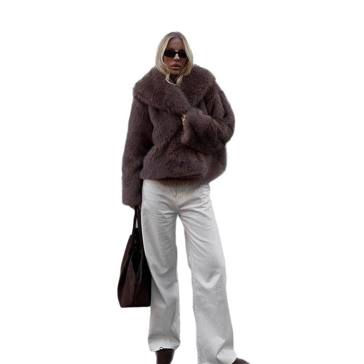 Ladies short jacket made of faux fur in a boxy fit with voluminous shawl collar Mune Fashion