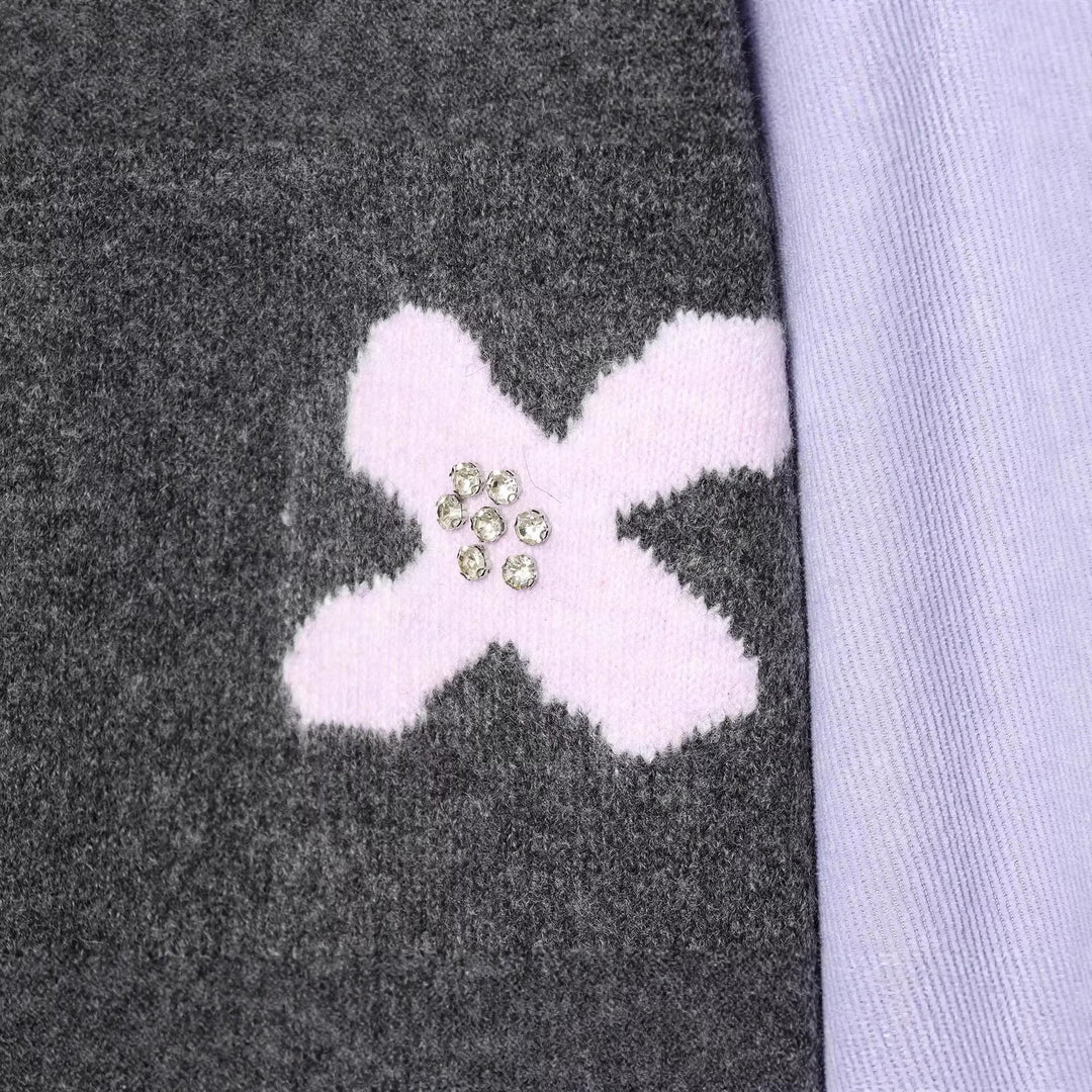Women's knitted cardigan with decorative flower appliqué and contrast sleeves Mune Fashion