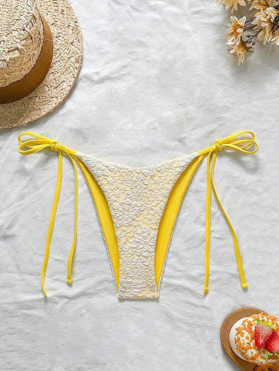 Women's bikini bottom with floral lace applications Mune Fashion