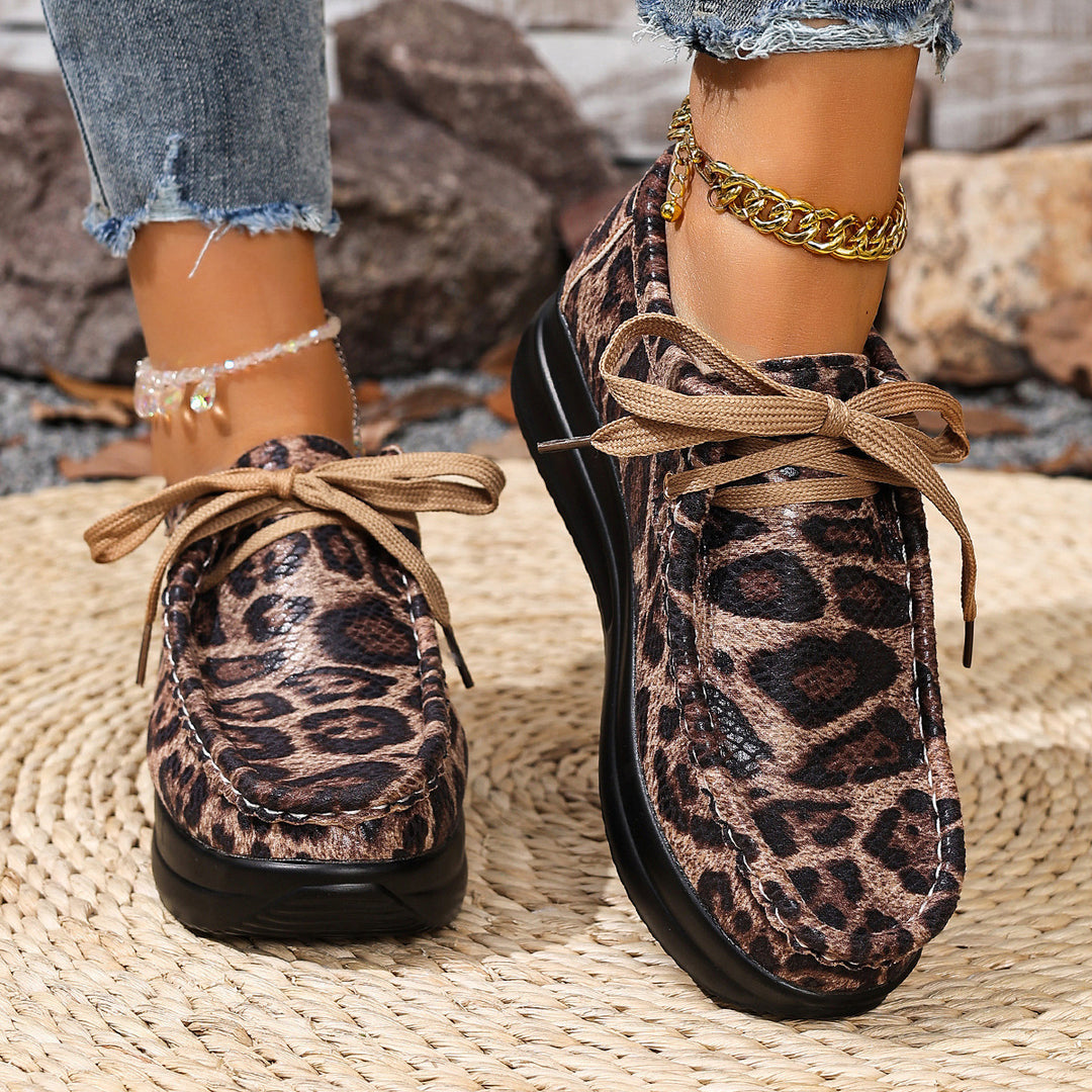 Ladies moccasin sneakers with leopard pattern, thick comfort sole and lacing Mune Fashion