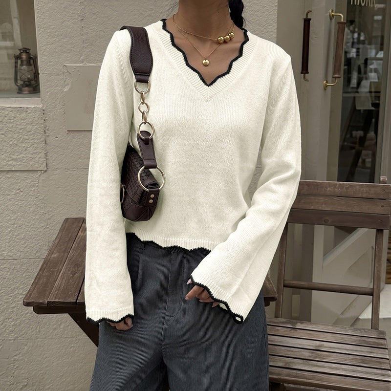 Women Cropped V-Neck Fine Knit Sweater with Wavy Contrast Edge Mune Fashion