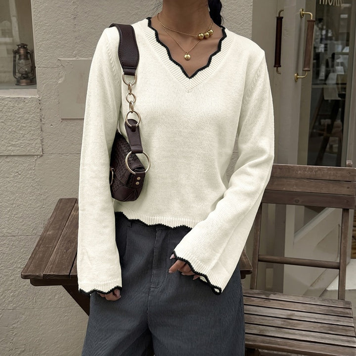 Women Cropped V-Neck Fine Knit Sweater with Wavy Contrast Edge Mune Fashion