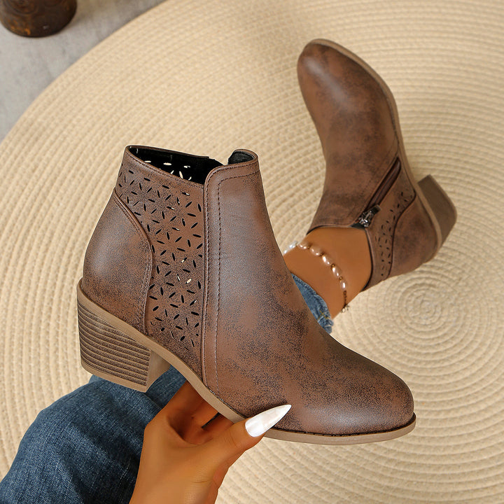Women's ankle-high ankle boots with laser-cut perforation, side zipper, and mid-high block heel Mune Fashion