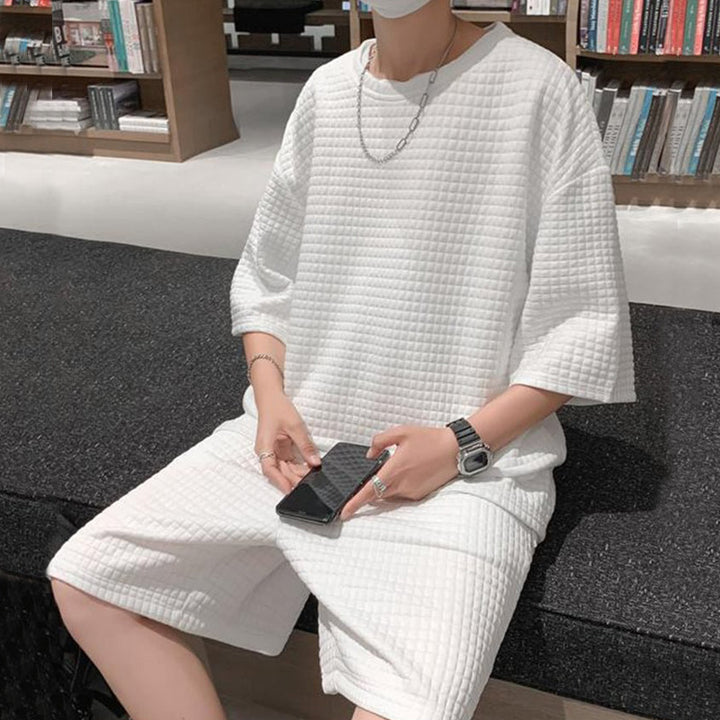 Men's square structure leisure set with oversized round neck shirt and knee-length relax shorts Mune Fashion