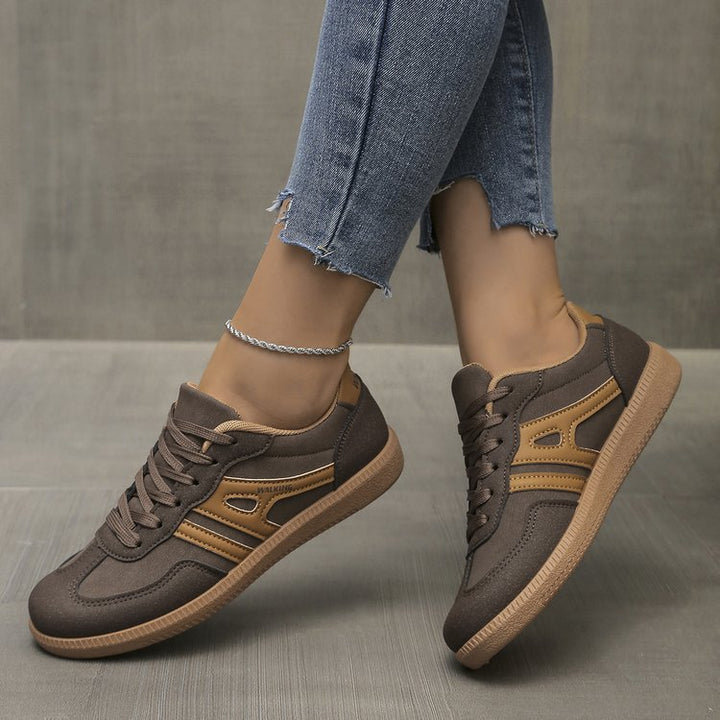 Women's casual sneakers in retro look made of suede imitation with contrasting decorative stripes and cushioning rubber sole Mune Fashion
