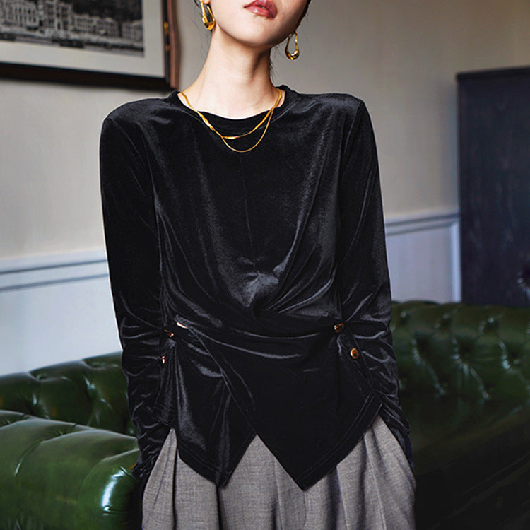 Women's elegantly cut blouse with twist detail