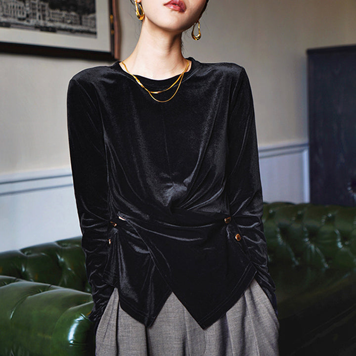 Women's elegantly cut blouse with twist detail