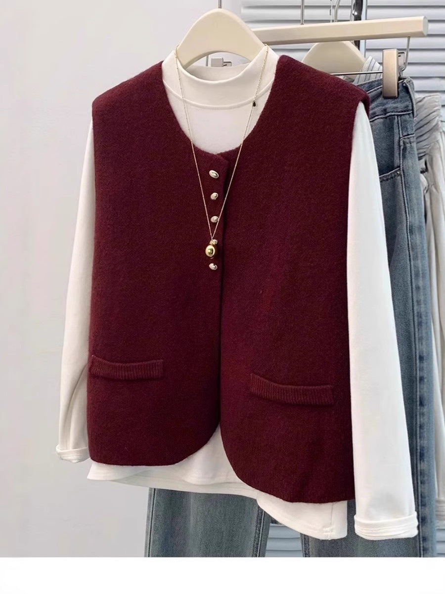 Women Short Cut Sleeveless Knit Vest with Pearl Button Placket and Patch Pockets Mune Fashion