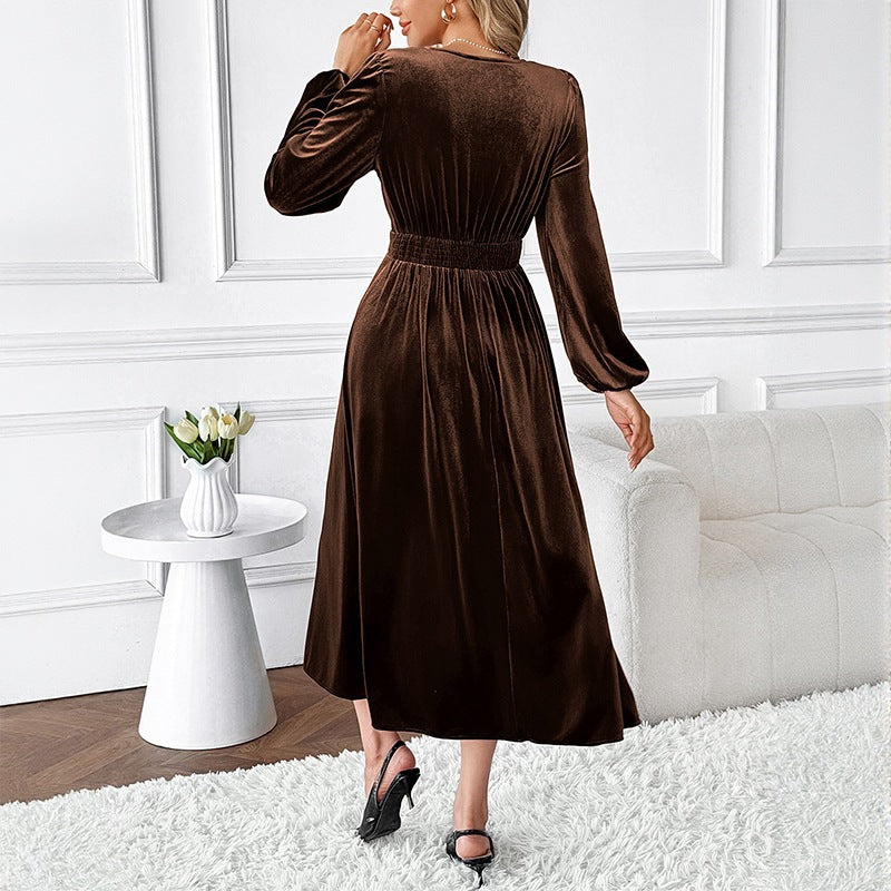 Ladies Elegant Velvet Dress with V-Neck, Lace Trim and Tailored Midi Length Mune Fashion