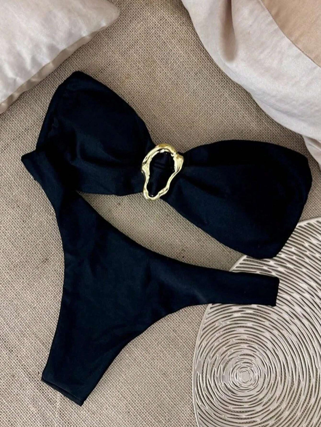 Women's bikini set with elegant bandeau top and stylish bottom Mune Fashion