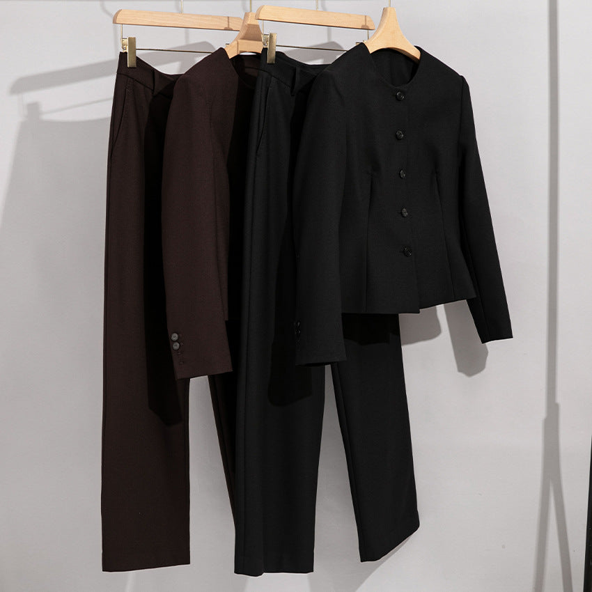 Women Elegant Pantsuit Set made of fine wool blend with round neck Mune Fashion