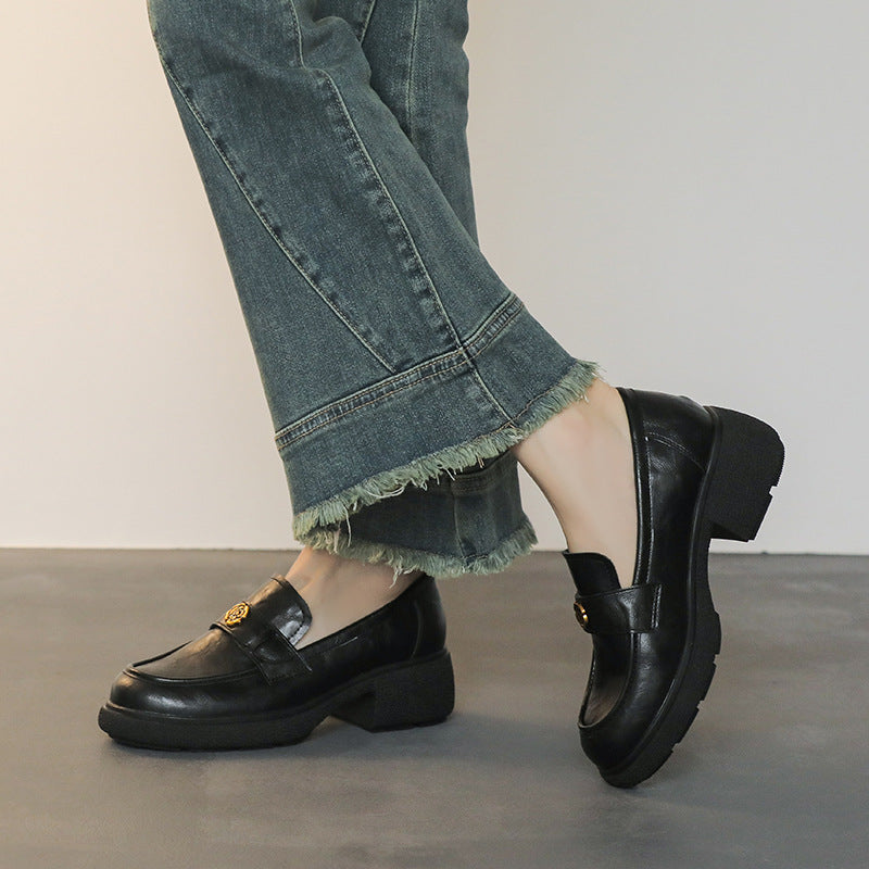 Women's chunky loafers made of smooth leather with emblem appliqué and profiled block sole Mune Fashion
