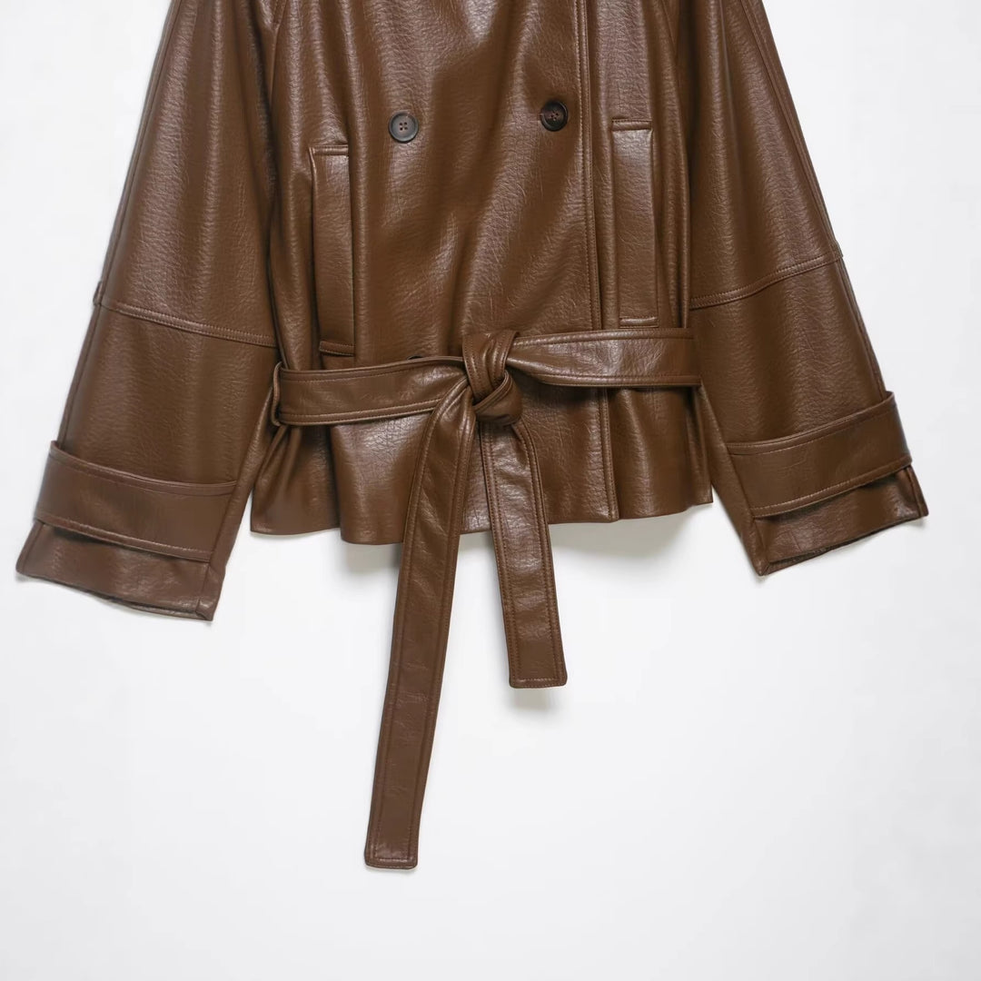 Women's leather trench coat with belt, shoulder flaps and oversized collar Mune Fashion