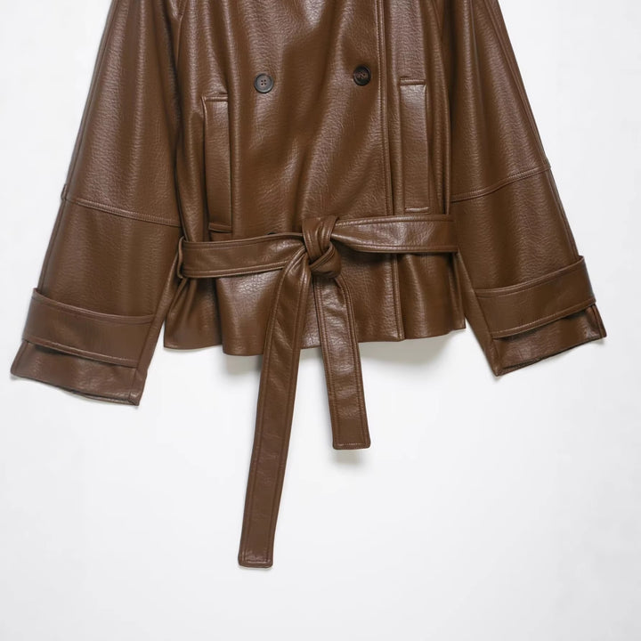 Women's leather trench coat with belt, shoulder flaps and oversized collar Mune Fashion