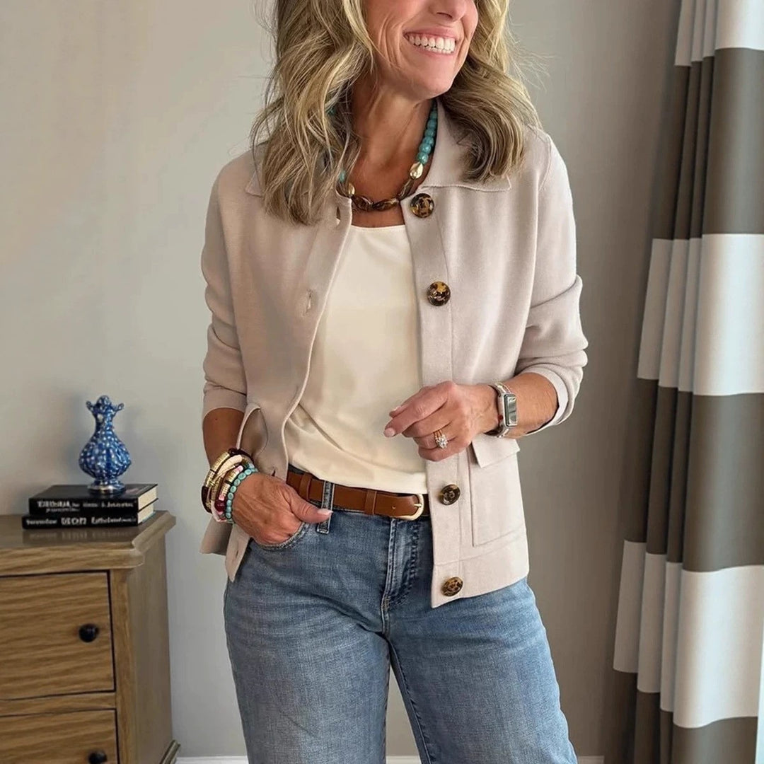 Women's short knitted cardigan with shirt collar, patch pockets, and horn buttons Mune Fashion