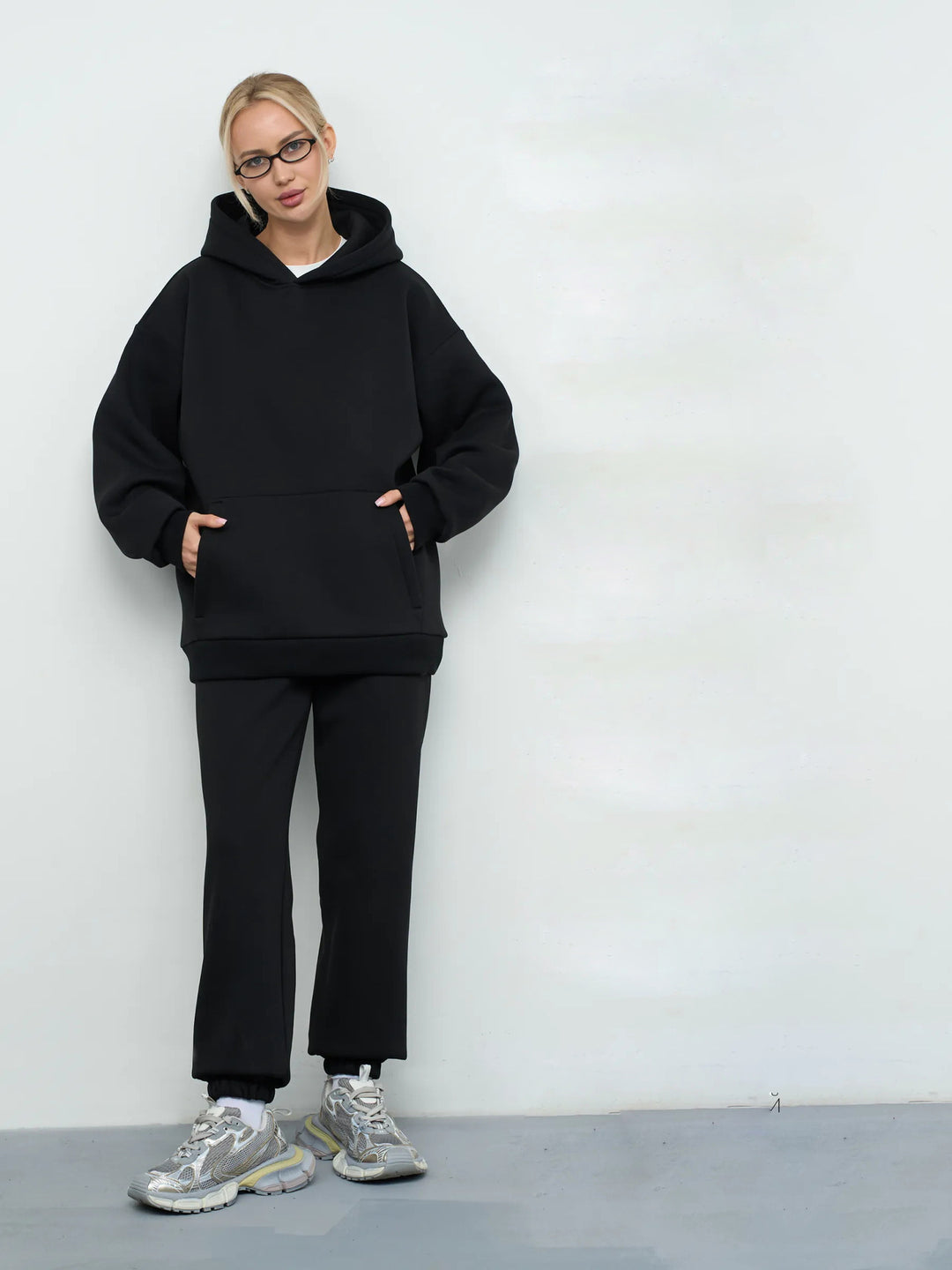 Women's oversized hoodie with kangaroo pocket and soft French terry Mune Fashion