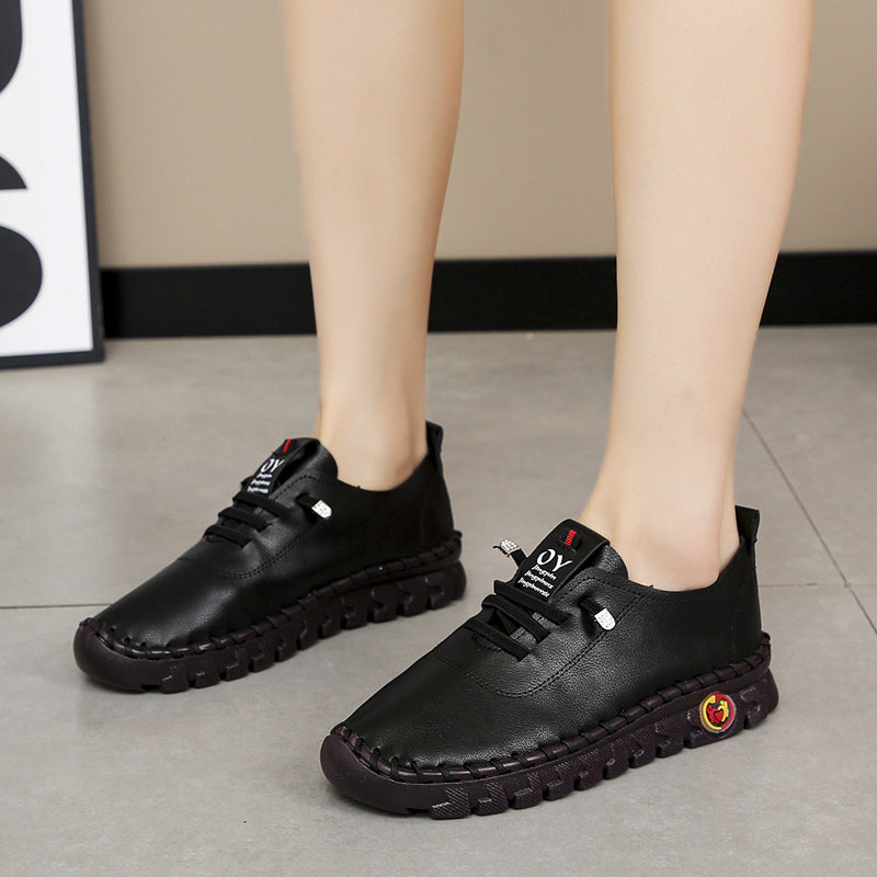 Women's lightweight casual sneakers with hand-stitched welt seam, elastic lacing system and profiled rubber sole Mune Fashion