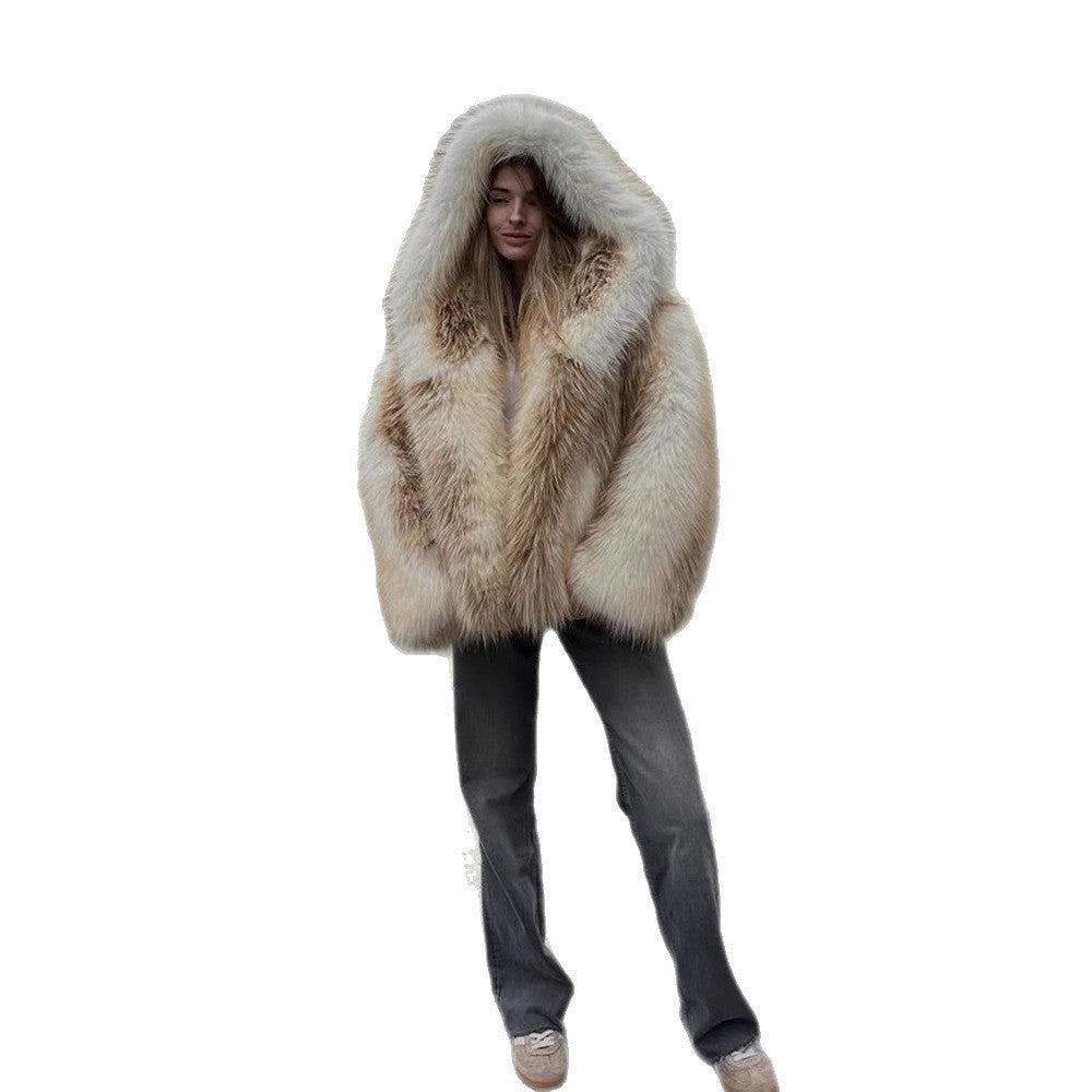 Ladies luxurious short-cut faux fur bomber with voluminous shawl collar and contrasting fur accents Mune Fashion