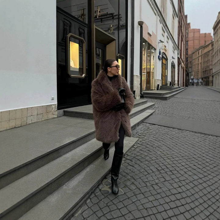Women's short coat made of long-fiber shaggy faux fur with extra voluminous shawl collar Mune Fashion