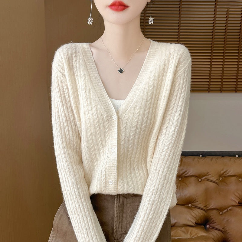 Women's Short-Cut Fine Knit Cardigan with V-Neck, Fine Ribbed Structure and Mother-of-Pearl Buttons Mune Fashion