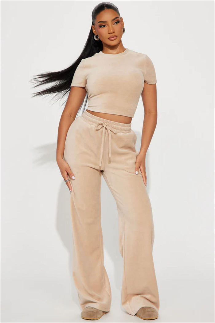 Women's velour loungewear set with cropped top and wide-cut high-waisted joggers Mune Fashion