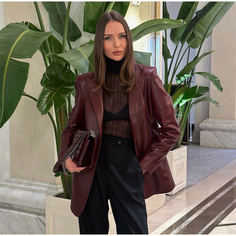 Women's smooth leather blazer with structured shoulder area and extended cut Mune Fashion