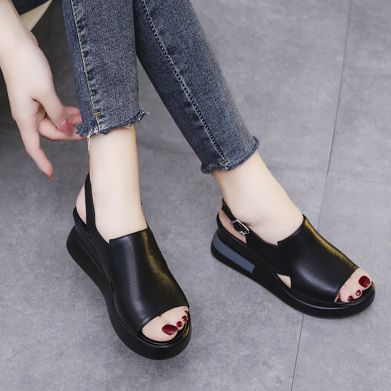 Ladies' platform slide with crossed leather-look straps and ergonomic footbed Mune Fashion