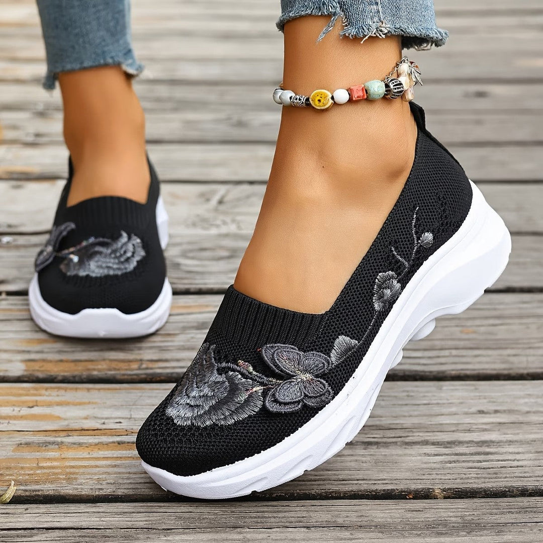 Ladies Elegant Slip-On Sneakers with Floral Embroidery Mune Fashion