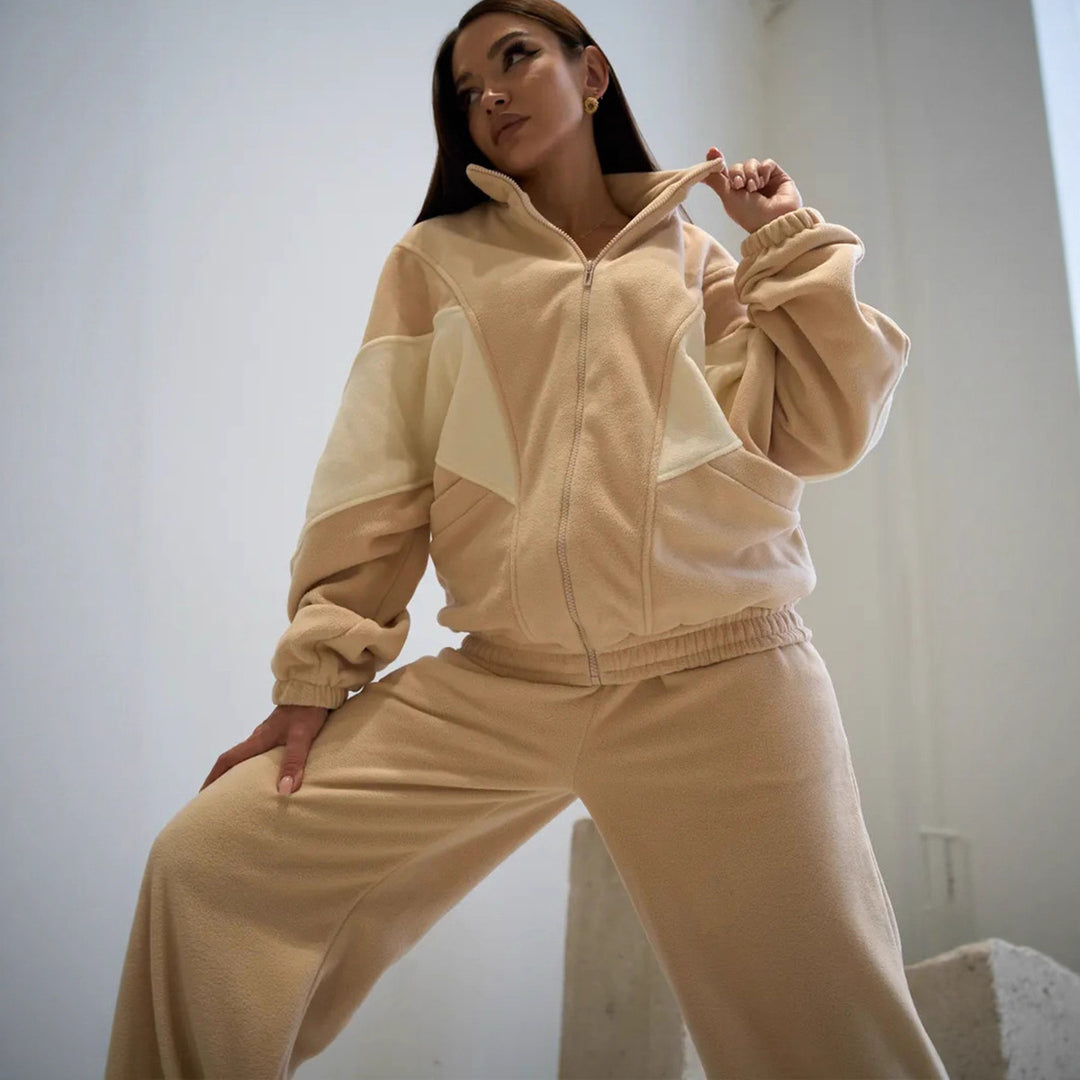 Women's oversized zip-up fleece jacket with panel details and wide high-waist lounge pants Mune Fashion