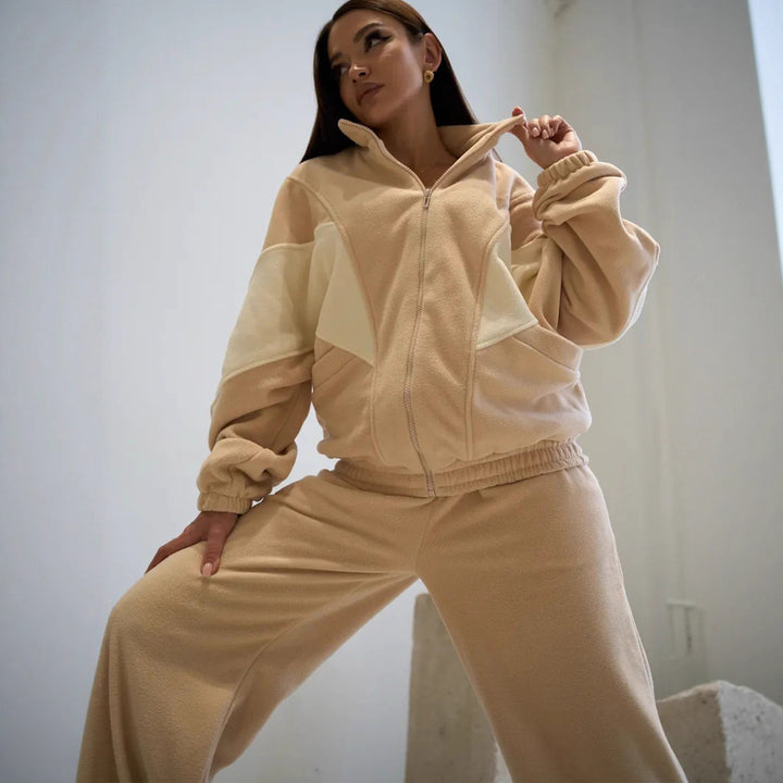 Women's oversized zip-up fleece jacket with panel details and wide high-waist lounge pants Mune Fashion
