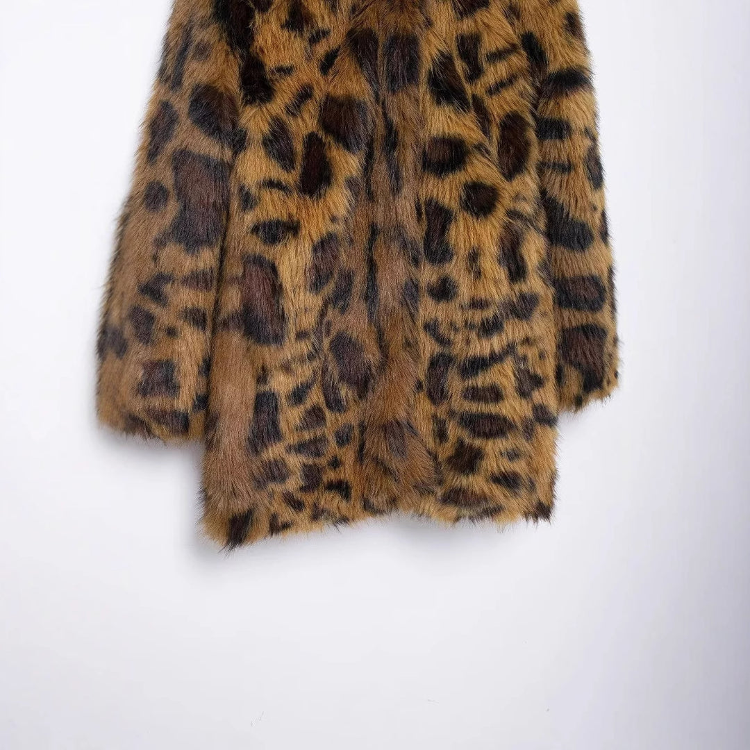 Women's longer faux fur coat in leopard print with oversized cut and cozy lining quality Mune Fashion