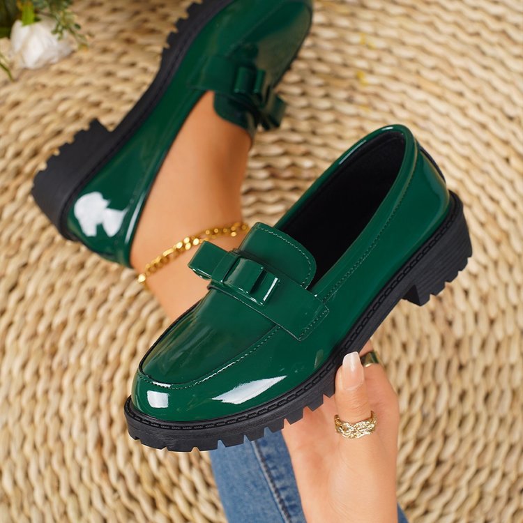 Women’s elegant patent plateau loafers with decorative bow and profiled rubber sole Mune Fashion
