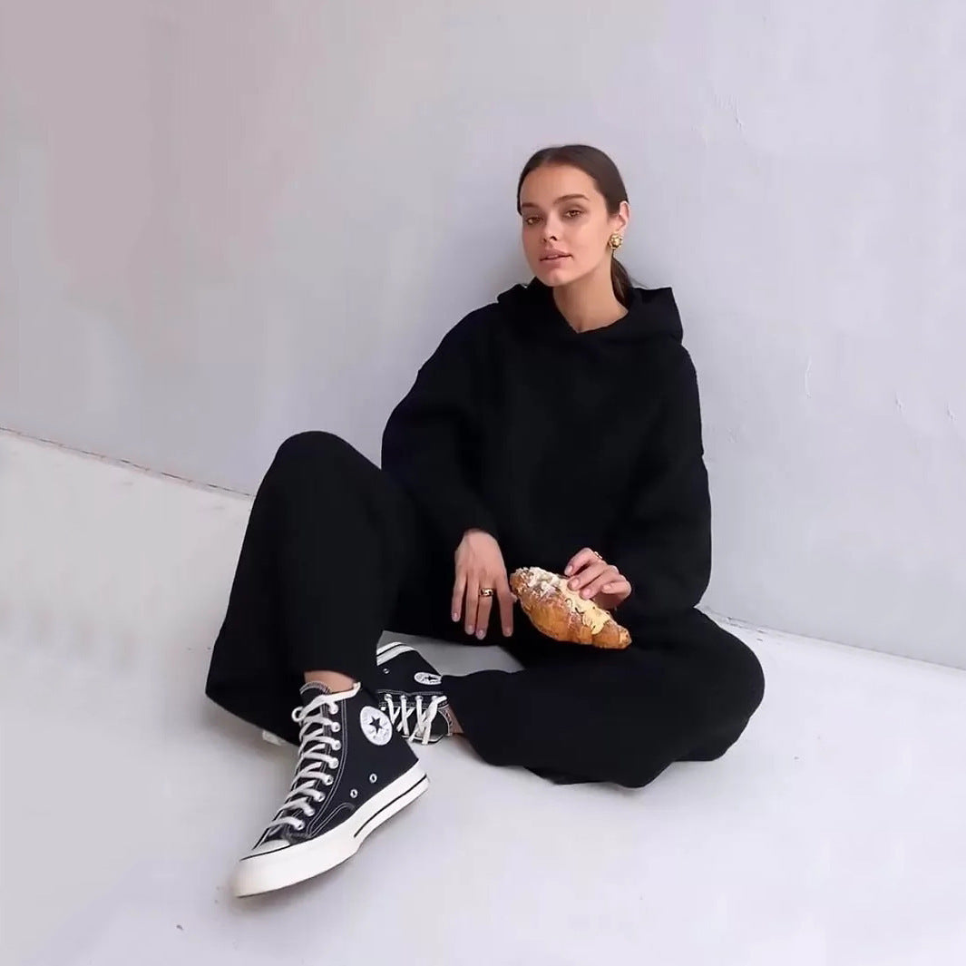 Women's comfortable lounge set with hoodie, kangaroo pocket, and wide jersey pants Mune Fashion