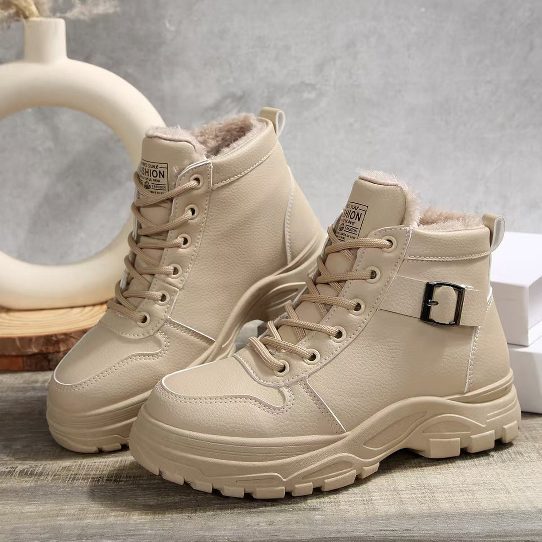 Ladies' padded platform lace-up ankle boots with decorative metal buckle and profiled rubber sole Mune Fashion