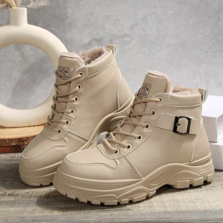 Ladies' padded platform lace-up ankle boots with decorative metal buckle and profiled rubber sole Mune Fashion