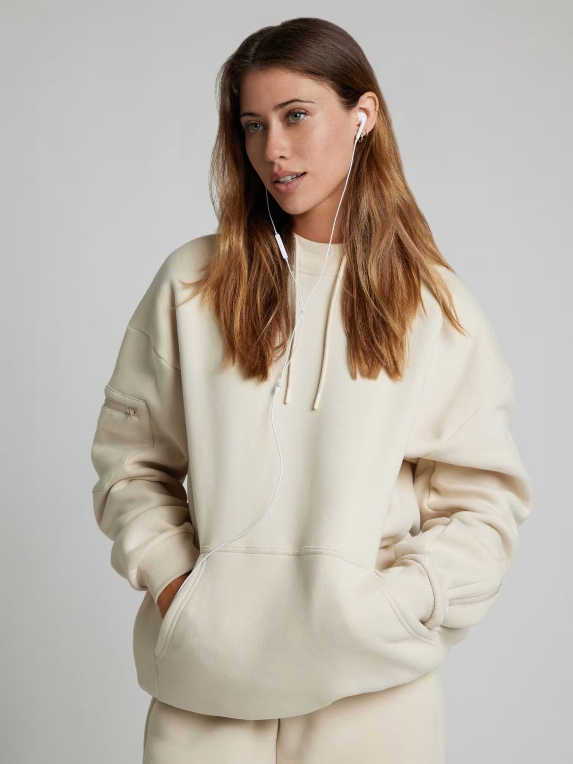 Women’s hoodie sweatshirt with integrated sleep mask and soft fleece lining Mune Fashion