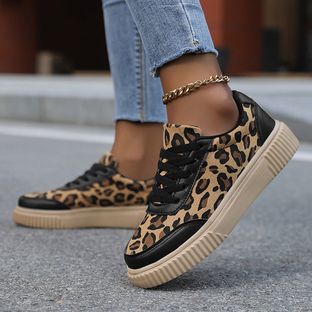 Ladies sneaker in trendy leopard pattern with comfortable cushioning Mune Fashion