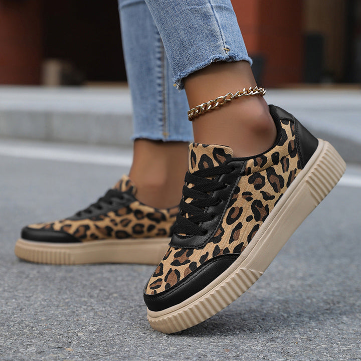 Ladies sneaker in trendy leopard pattern with comfortable cushioning Mune Fashion