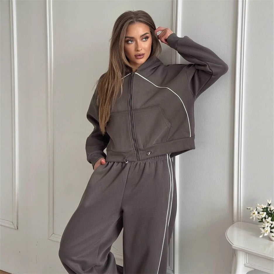 Women's hooded jacket and wide jogging pants set with contrast seams Mune Fashion