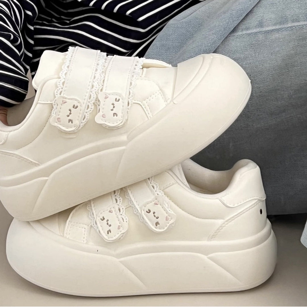 Women's sneaker with adjustable Velcro straps and comfortable sole Mune Fashion