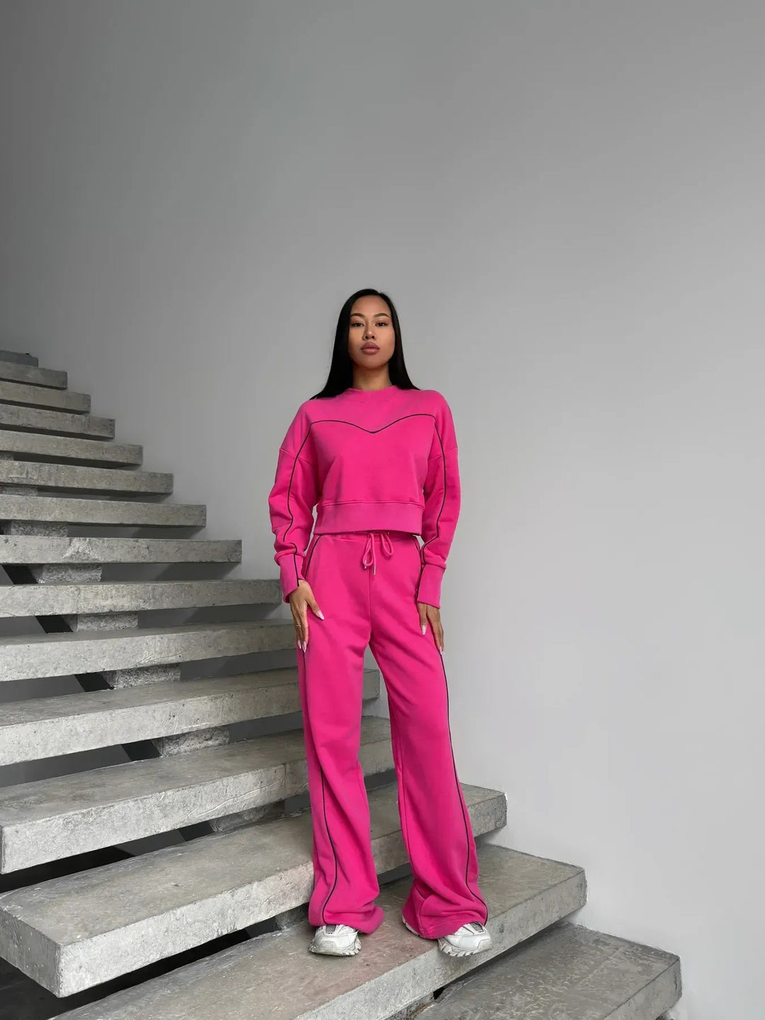 Women's short oversized sweatshirt with drawstring joggers and contrast seams Mune Fashion