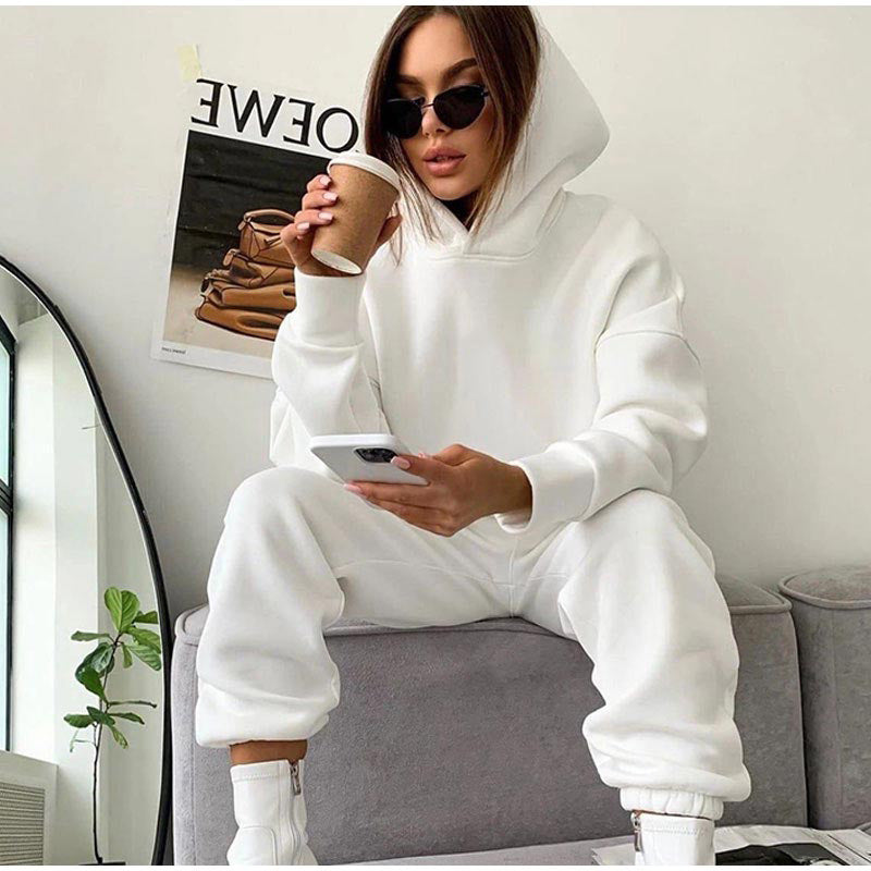 Women's cozy lounge set with hoodie and high-waisted jogging pants Mune Fashion