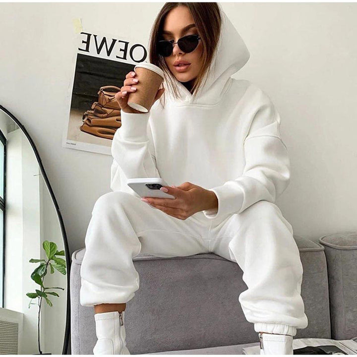 Women's cozy lounge set with hoodie and high-waisted jogging pants Mune Fashion